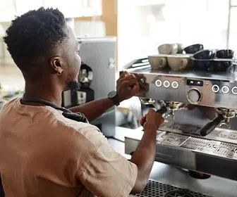 el-cafe-de-especialidad-tambien-brinda-la-oportunidad-de-educar-a-los-consumidores-sobre-el-proceso-de-produccion